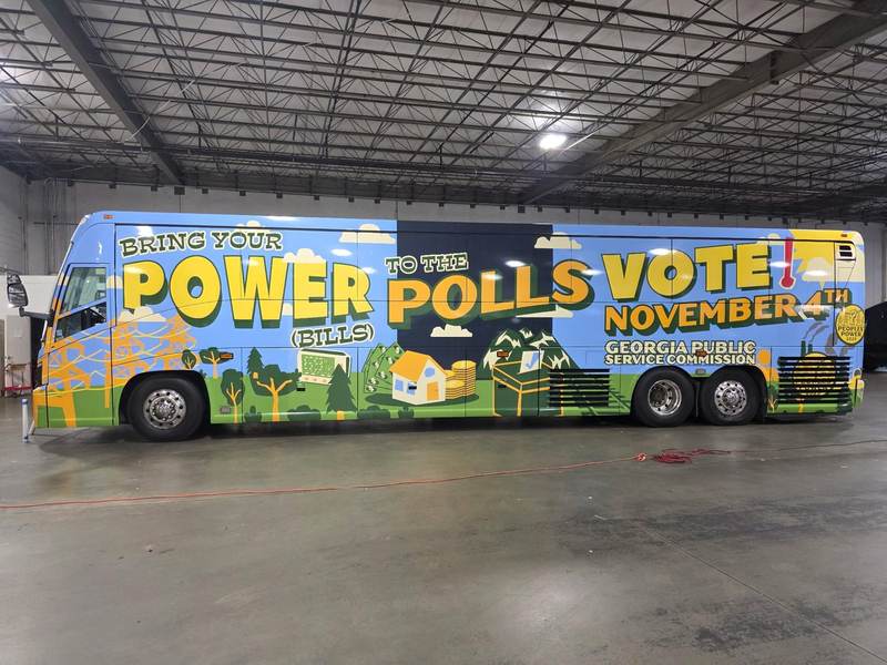 Full wrap, 45-foot coach