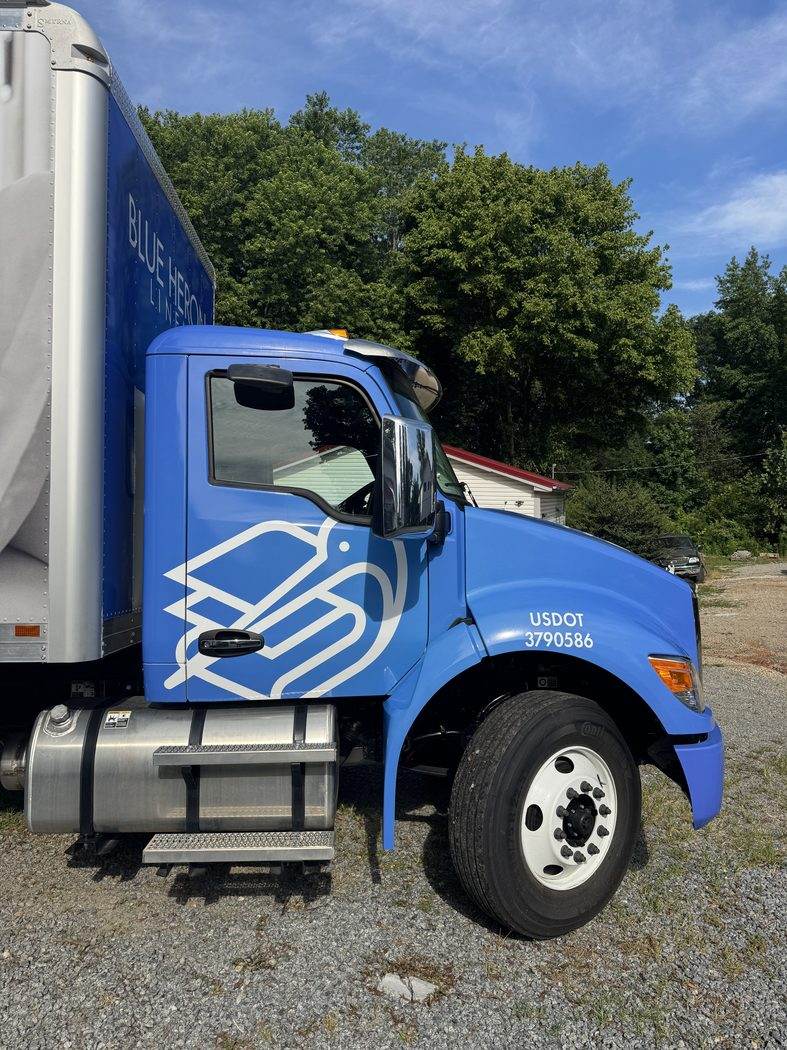 Cab graphics, day-cab tractor